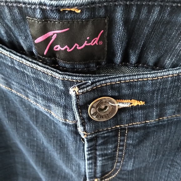 EUC Torrid Dark Wash Flare Jeans 22T - Picture 9 of 10